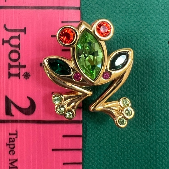 Vintage Swarovski Gold Frog Brooch with Green and Red Jewels - Picture 3 of 7